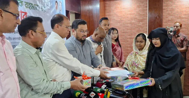 শহীদ জামালের কন্যার বিয়েতে ও ঢাবিতে উত্তীর্ণ জপেল চাকমাকে শুভেচ্ছা উপহার দিলেন প্রধানমন্ত্রী