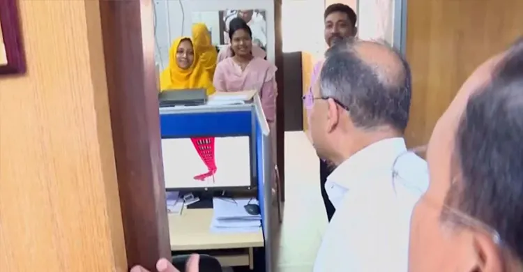 সচিবালয়ে আকস্মিক পরিদর্শনে প্রধানমন্ত্রী তারেক রহমান