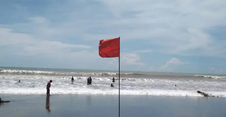 ১৫ অঞ্চলে ঝড়-বৃষ্টির পূর্বাভাস, নদীবন্দরে সতর্ক সংকেত