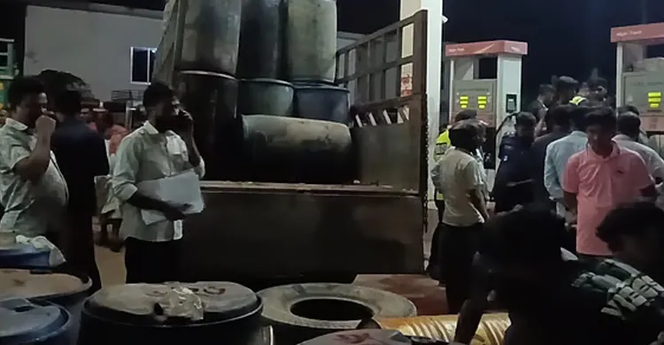 নড়াইলে ৭ হাজার ৪০০ লিটার ডিজেল জব্দ, দুজনকে জরিমানা