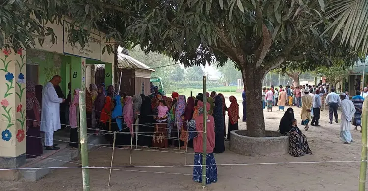 শেরপুর-৩ আসনে ভোটগ্রহণ চলছে, কেন্দ্রে স্বাভাবিক উপস্থিতি