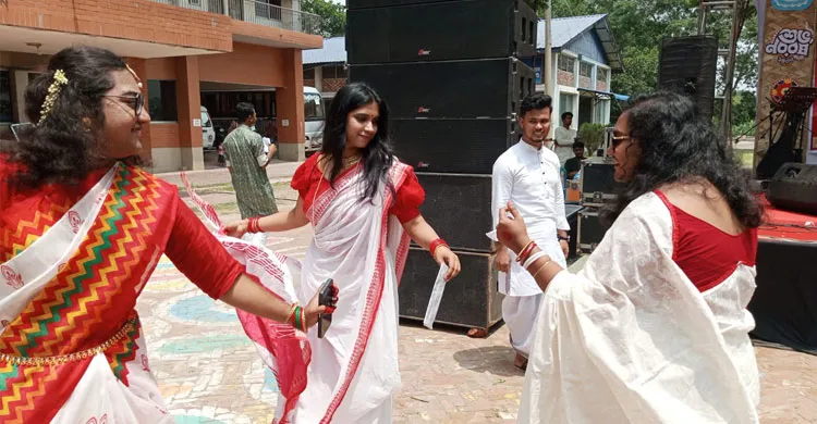 বর্ণিল আয়োজনে গণ বিশ্ববিদ্যালয়ে নববর্ষ উদযাপন