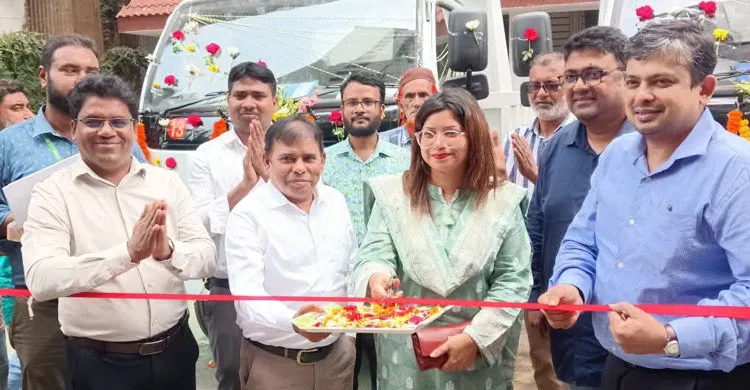 বর্জ্য নিষ্কাশনে নরসিংদী পৌরসভায় যুক্ত হলো ড্রাম ট্রাক