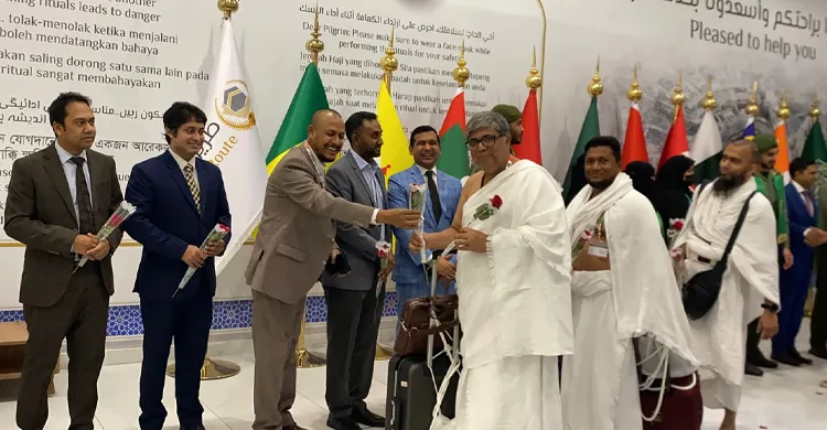 সৌদি আরব পৌঁছেছে বাংলাদেশের প্রথম হজ ফ্লাইট