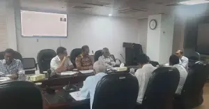 ভাড়া বাড়াতে বৈঠকে বসেছে বাস মালিক ও বিআরটিএ