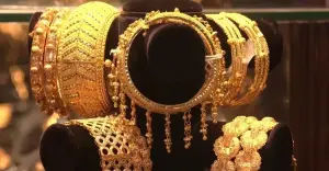 ডলার শক্তিশালী, হরমুজ উত্তেজনায় বিশ্ববাজারে স্বর্ণের দাম কমেছে