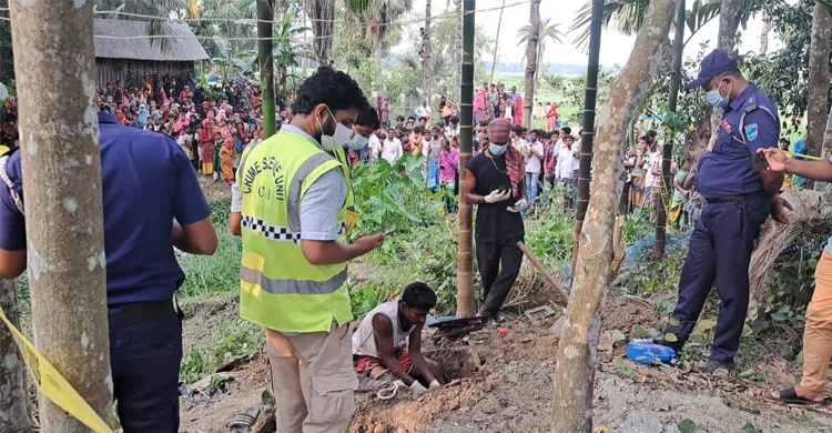 শরীয়তপুরে পুরোনো কবর থেকে ভ্যানচালকের মরদেহ উদ্ধার