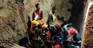 চট্টগ্রামে মাটি ধসে নিহত ২ শ্রমিক, আহত ২