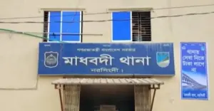 প্রেমিকের সাথে পালিয়ে যাওয়ায় ক্ষিপ্ত হয়ে প্রেমিককে কুপিয়ে আহত