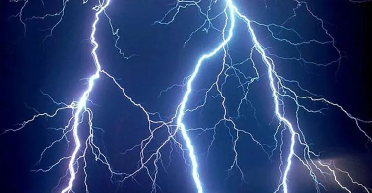 সাত জেলায় বজ্রপাতে ১২ জনের মৃত্যু