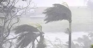 ঢাকাসহ ১৭ জেলায় ৬০ কিমি বেগে ঝড়ের আশঙ্কা, ভারি বৃষ্টির পূর্বাভাস