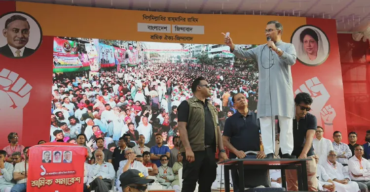 শ্রমিকদের খাতায় নিজের ও মন্ত্রীদের নাম লেখাতে চান প্রধানমন্ত্রী
