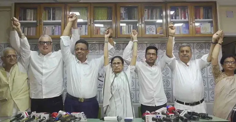 পদত্যাগ করবেন না মমতা বন্দ্যোপাধ্যায়, অভিযোগ ‘কারচুপি ও পক্ষপাতিত্বের’