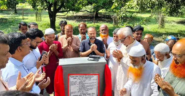 চারঘাটে নির্মাণ কাজে অনিয়ম হলেই ব্যবস্থা গ্রহণ: এমপি চাঁদ