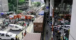 ব্যাংককে ট্রেন-বাস সংঘর্ষে ভয়াবহ আগুন, নিহত ৮