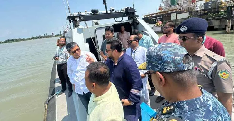 চট্টগ্রামে জলাবদ্ধতা নিরসনে ৩ প্রতিমন্ত্রীর যৌথ খাল পরিদর্শন