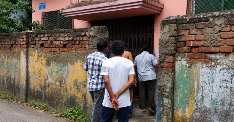 আত্মীয়ের বাসা থেকে শিশুসহ একই পরিবারের ৩ জনের মরদেহ উদ্ধার