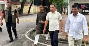 ছুটির দিনে হেঁটে বিএনপির কার্যালয়ে তারেক রহমান
