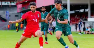 শক্তিশালী পাকিস্তানের বিপক্ষে দারুণ লড়াই বাংলাদেশের