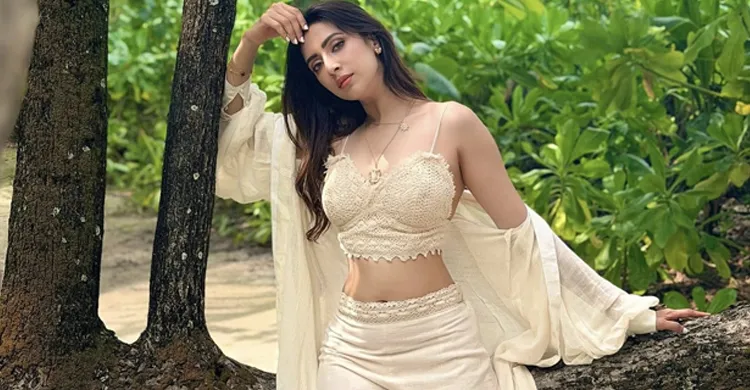 ভক্তদের উদ্দ্যেশে যা বললেন বিদ্যা সিনহা মিম
