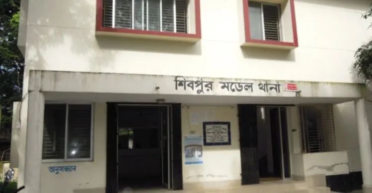 সড়কের পাশে পড়েছিল বাক্সবন্দি নবজাতকের মরদেহ