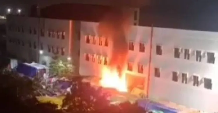 শাহজালাল বিমানবন্দর কার্গোতে গভীর রাতে আগুন