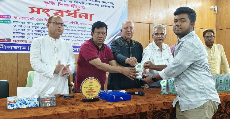 নীসক’র উদ্দ্যোগে কৃতি শিক্ষার্থীদের সংবর্ধনা ও সম্মাননা স্মারক প্রদান
