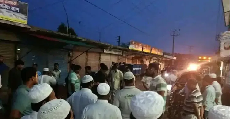 পাবনায় ছেলের সামনে বাবাকে গুলি করে হত্যা