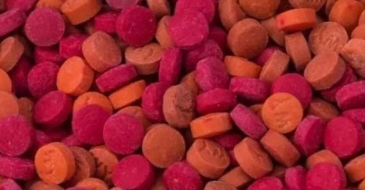 নরসিংদীতে হাত বাড়ালেই মিলে বাবা