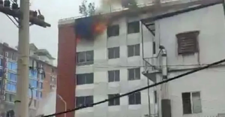 গাজীপুরে পোশাক কারখানায় আগুন