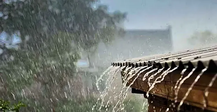 রাতে ঢাকাসহ ১৭ অঞ্চলে ঝড়-বজ্রবৃষ্টির সতর্কতা, ১ নম্বর সংকেত
