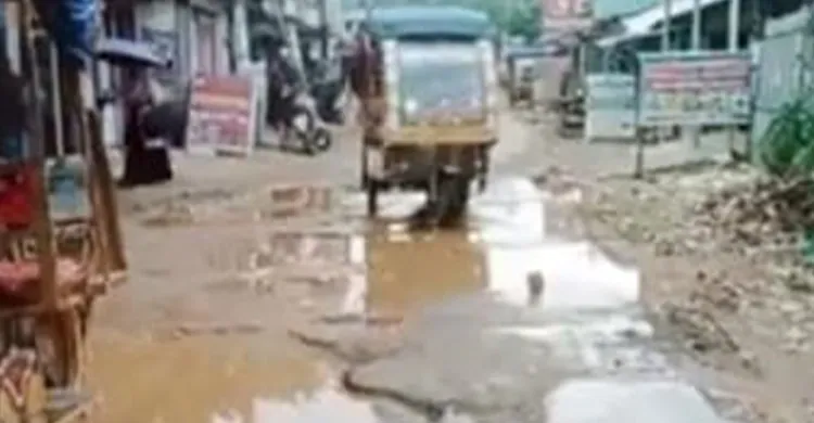 ধর্মপাশা-মধ্যনগর সড়কের বেহাল দশা, দেখার কেউ নেই