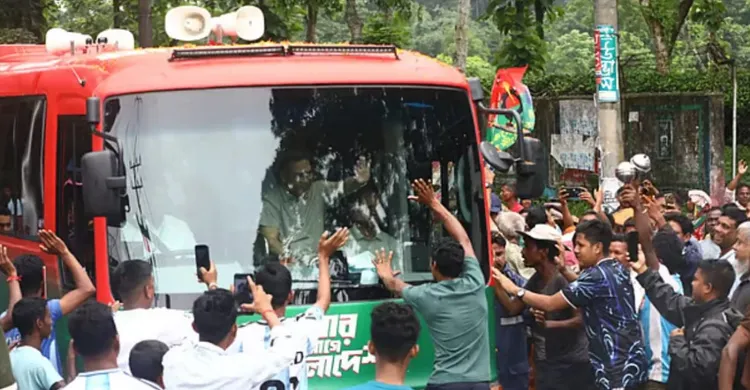 সিলেটে পৌঁছেছেন প্রধানমন্ত্রী, শ্রীমঙ্গলের পথে যাত্রা