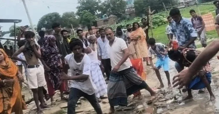 অভিযানের সময় হামলা করে হ্যান্ডকাপসহ আসামি ছিনিয়ে নিল মাদক কারবারীরা
