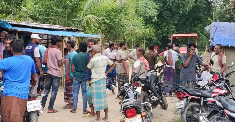 চুয়াডাঙ্গায় ককটেল ফাটিয়ে হিন্দু পরিবারের জমি দখলের চেষ্টা, গ্রামবাসীর প্রতিরোধে আটক ১৩