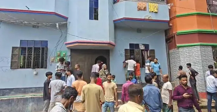 লক্ষ্মীপুরে একই পরিবারের ৩ জনকে গলাকেটে হত্যা