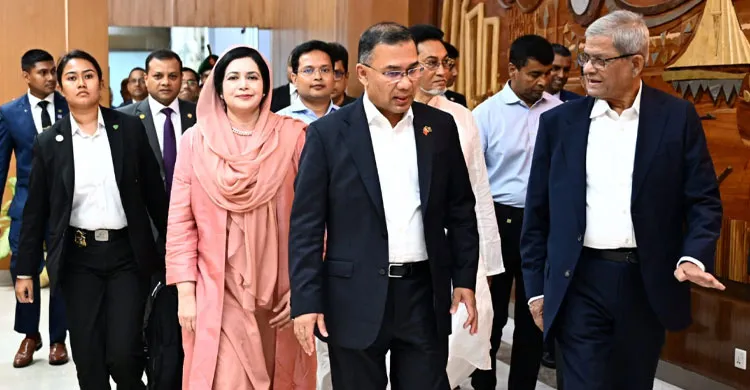 চীন সফর শেষে দেশে ফিরেছেন প্রধানমন্ত্রী তারেক রহমান
