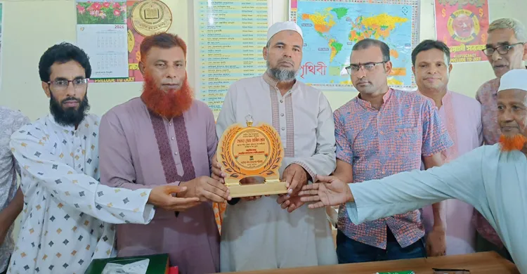 অবসরে গেলেন প্রবীণ শিক্ষক হামিদ খান