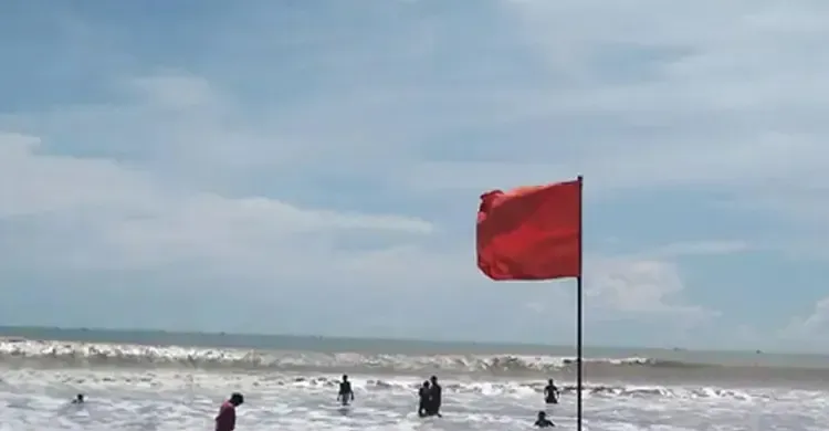 চার সমুদ্রবন্দরে ৩ নম্বর সতর্কসংকেত