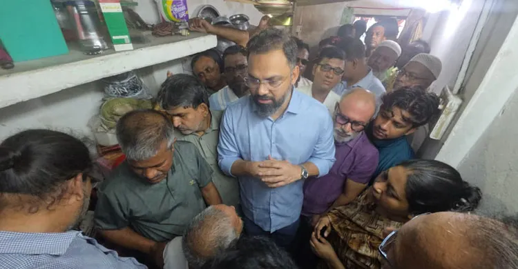 মিরপুরে ধর্ষণের শিকার শিশু লামিয়ার পাশে প্রতিমন্ত্রী আমিনুল হক, চিকিৎসার দায়িত্ব নিলেন