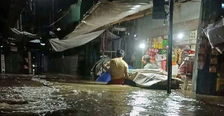 চট্টগ্রামে বন্যা পরিস্থিতির অবনতি, পানিবন্দি সাড়ে চার লাখ মানুষ