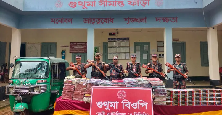 ফেনী সীমান্তে বিজিবির অভিযানে ১ কোটি ৫৬ লাখ টাকার ভারতীয় শাড়ি ও মোবাইল ডিসপ্লে জব্দ