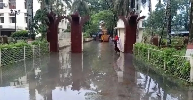 জলাবদ্ধতায় নাকাল পটুয়াখালী শহর, দ্রুত পদক্ষেপ চান বাসিন্দারা