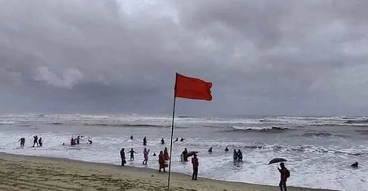 বঙ্গোপসাগরে লঘুচাপ শক্তিশালী হওয়ার আশঙ্কা, ৩ নম্বর সতর্ক সংকেত