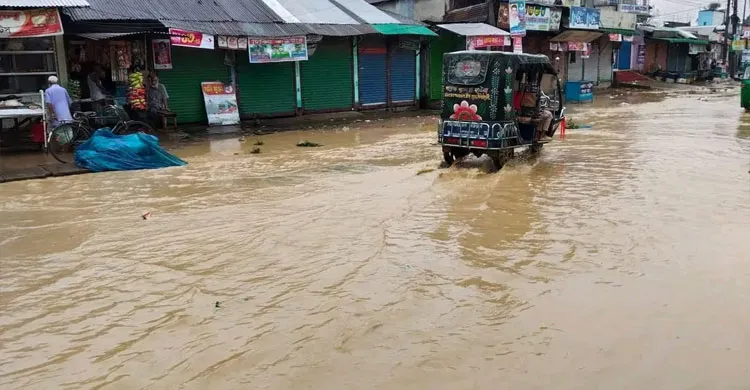 ভারি বর্ষণ ও পাহাড়ি ঢলে নিম্নাঞ্চল প্লাবিত