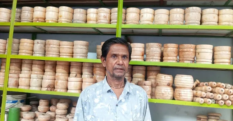 কদর বাড়ছে করিমগঞ্জের মহানন্দের তৈরি কাঠের হস্তশিল্প