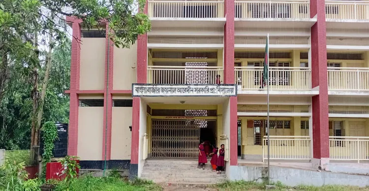 সোনাগাজীতে সরকারি প্রাথমিক বিদ্যালয়ে চুরি, বিদ্যুৎহীন হয়ে দুর্ভোগে শিক্ষার্থীরা