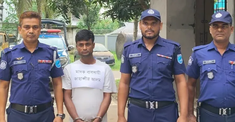 পুলিশের ওপর হামলা, প্রধান আসামিকে বিপুল পরিমাণ ইয়াবাসহ আটক
