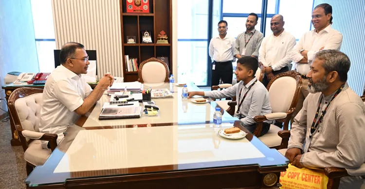 প্রধানমন্ত্রীর সঙ্গে দেখা করল ভুবন ভোলানো হাসিতে মন জয় করা সেই তাহসিন