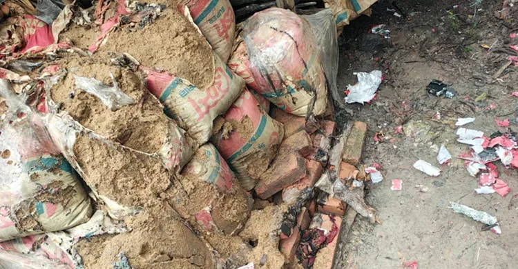 বাকেরগঞ্জে রহস্যজনক বিস্ফোরণ,  ৩ জন দগ্ধ
